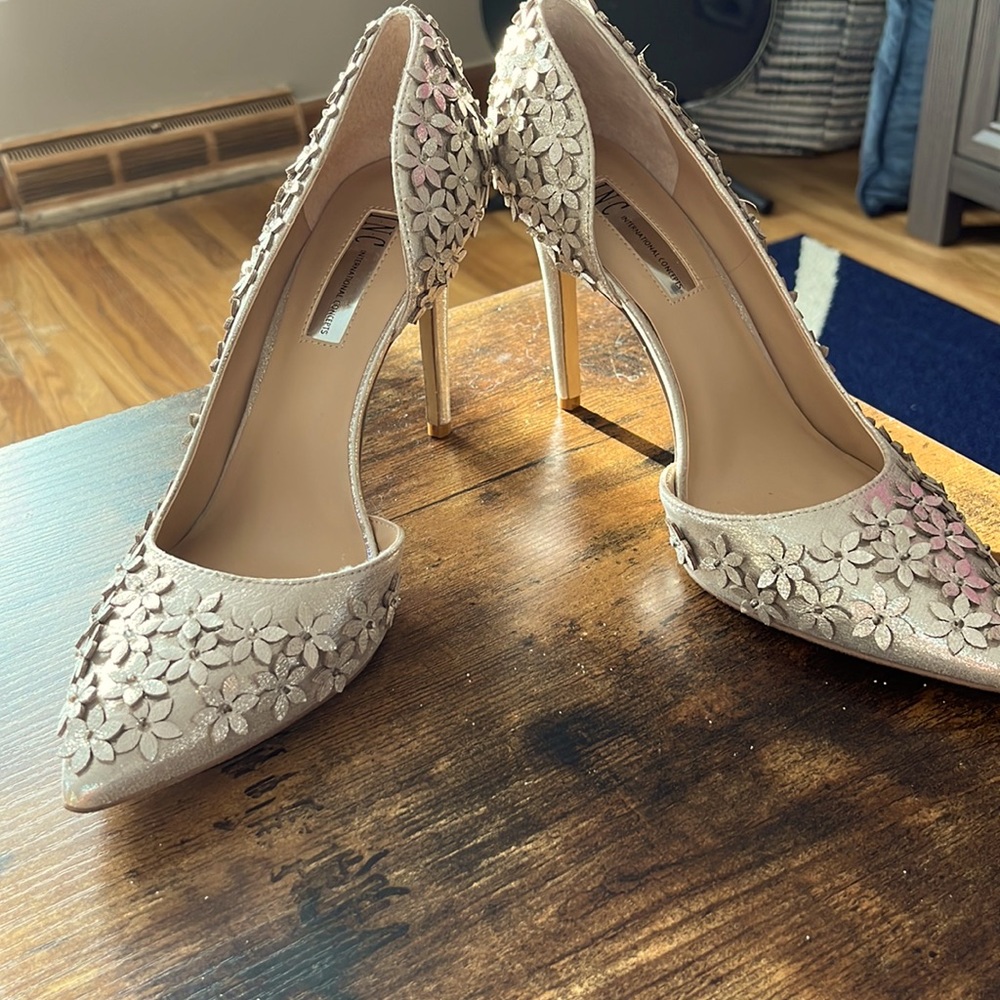 Inc high heels.    Never worn  size 8